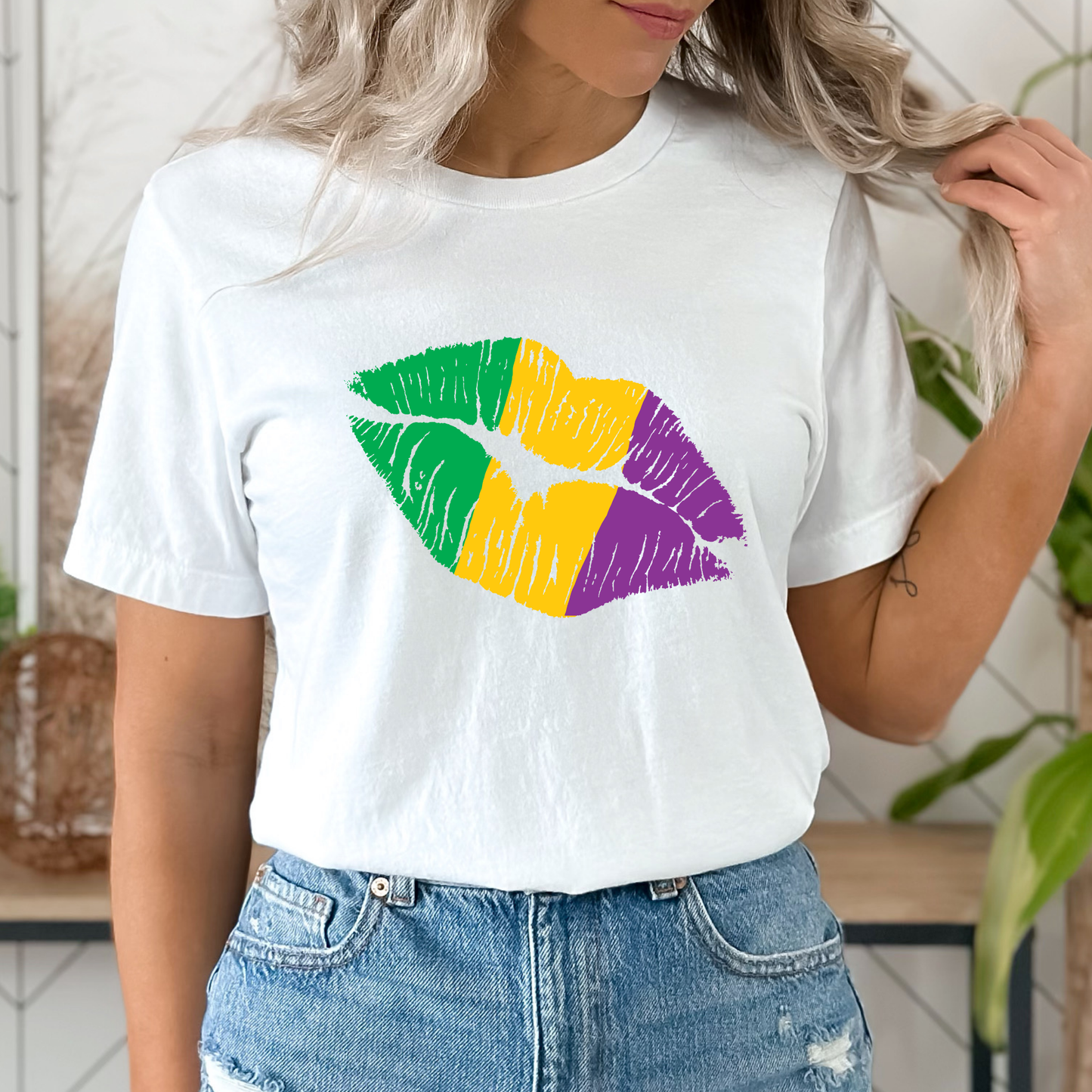 Mardi Gras Kiss Graphic Tee